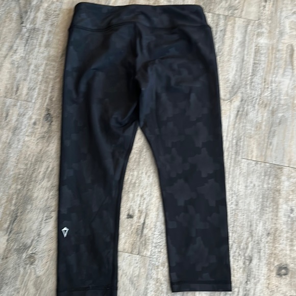 Ivivva Girl's Cropped Leggings Black Pattern Sz 12 - Picture 4 of 6